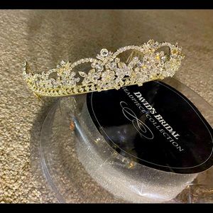 David’s Bridal Crystal Tiara - Gold